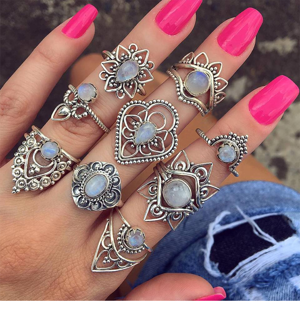 Wholesale Jewelry Retro Diamond Carved Crown Starry 9-piece Combination Ring Nihaojewelry display picture 2