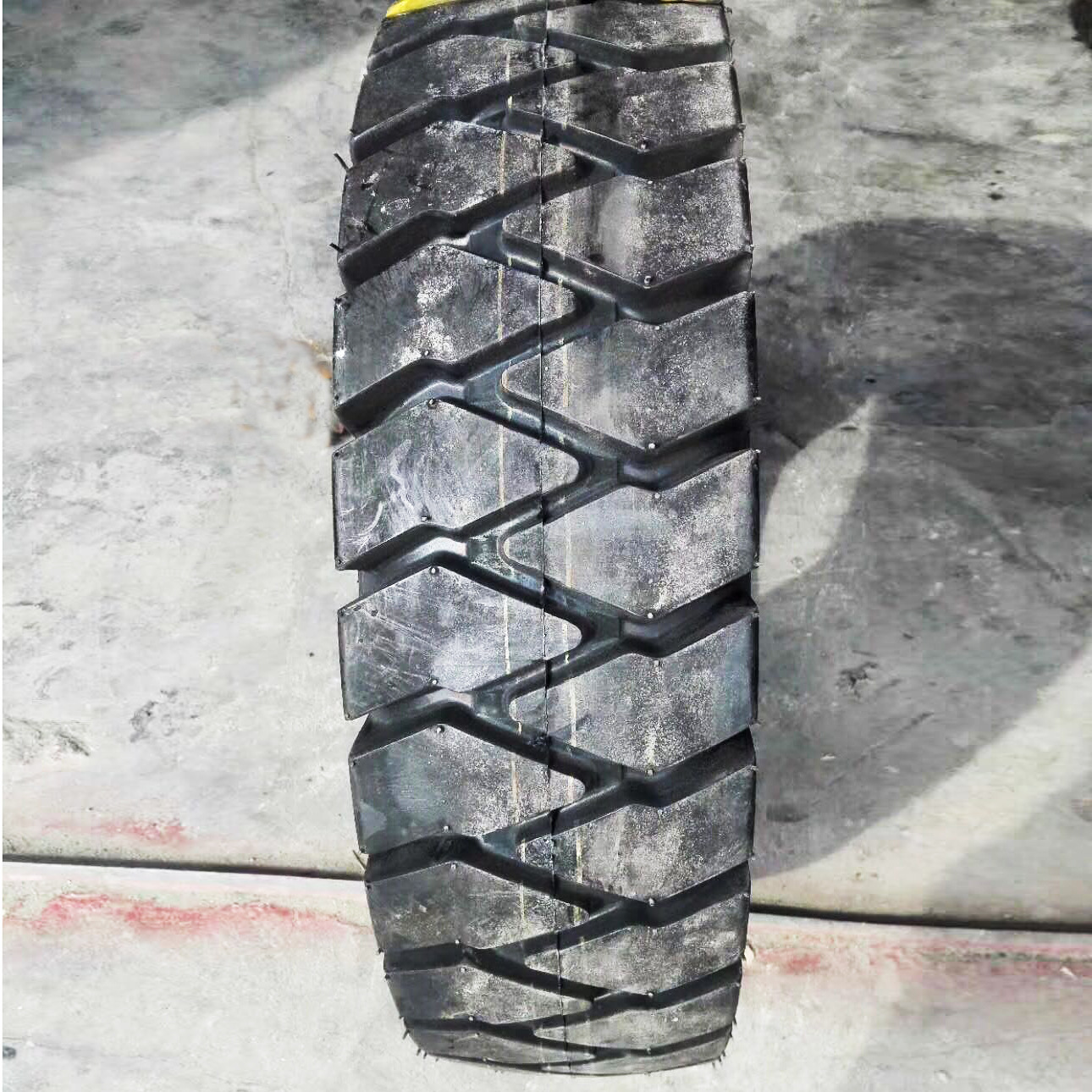 供应700-12OB502花纹16层级7.00-12前进合力叉车充气轮胎