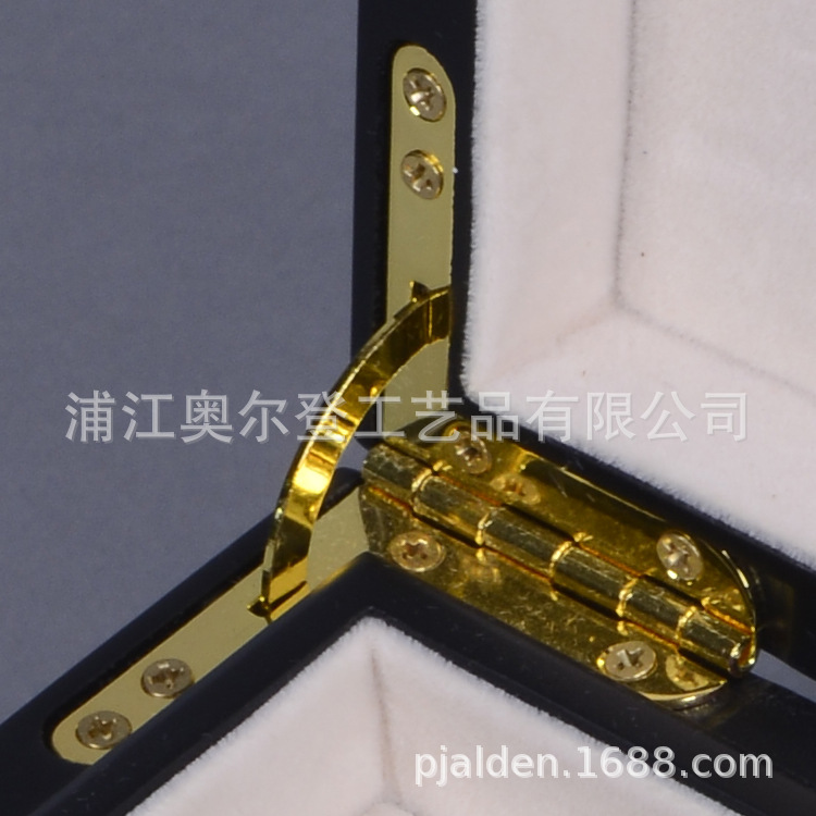 High-end wooden box custom packaging box, golden copper sheet baked varnish gift box, arc-edge arc-shaped handicraft wooden box detail image 5