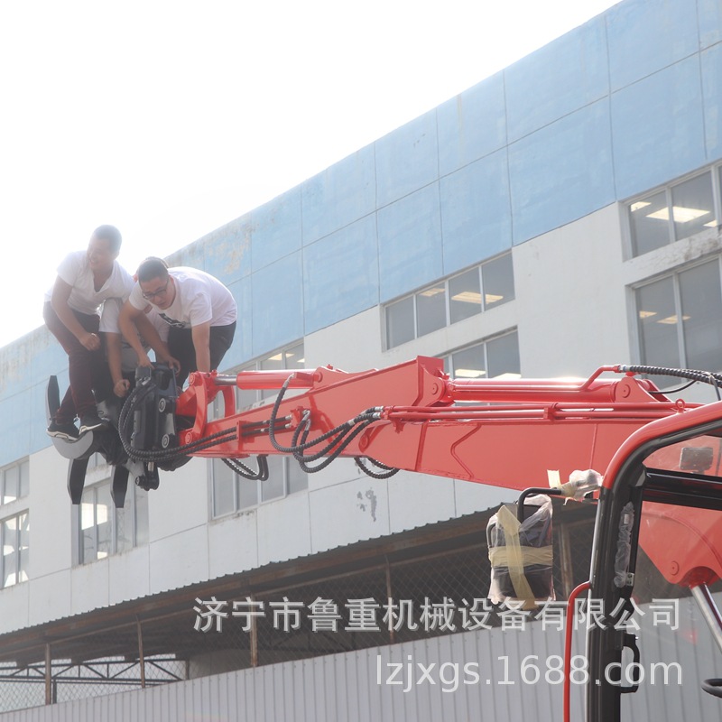 广西木材市场抓木机 木头抓石机 木头装车设备