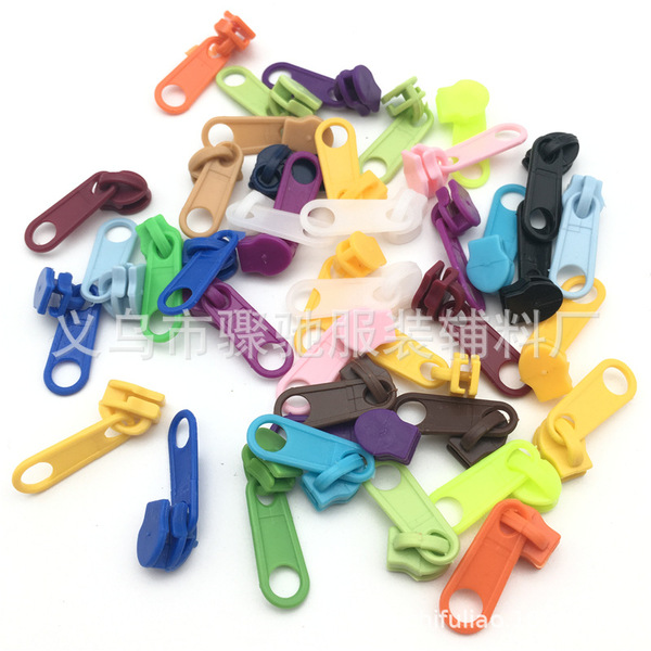 Plastic duvet cover with zipper