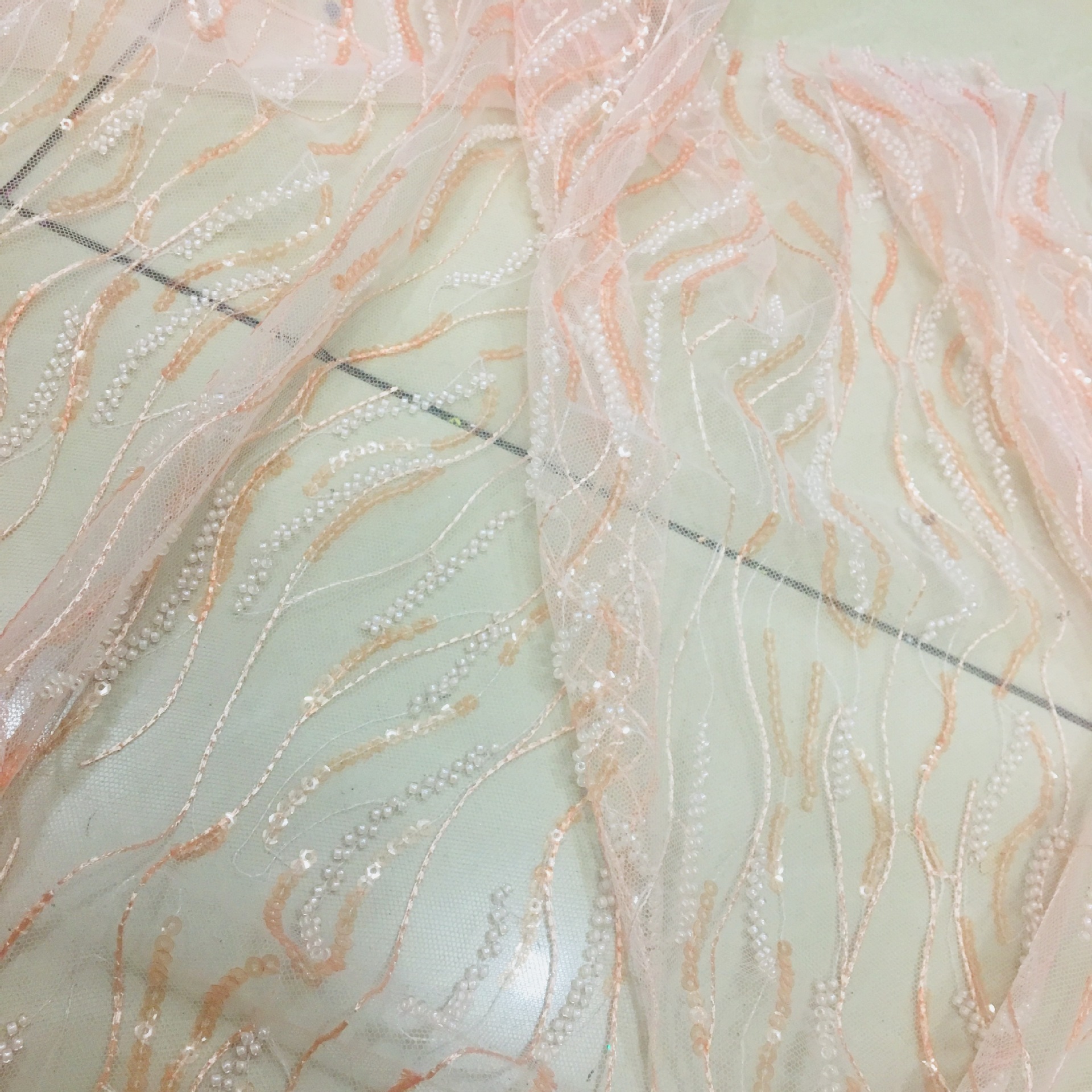 厂家直销 绣花面料串珠绣亮片绣花布网纱面料 女装婚纱礼服头巾