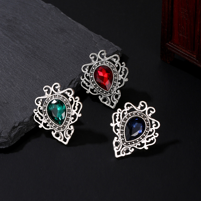 Européen Et Américain Rétro Cour 3 Couleur Gem Broche Nouvelle Vente Chaude Creux Dentelle Water Drop Gem Diamant Simple Pin display picture 2