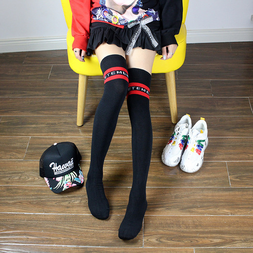 Street stall supply Japanese style knee-length spring and autumn knitted cotton black and white splicing sports long and high tube knee-high Yiwu women's socks