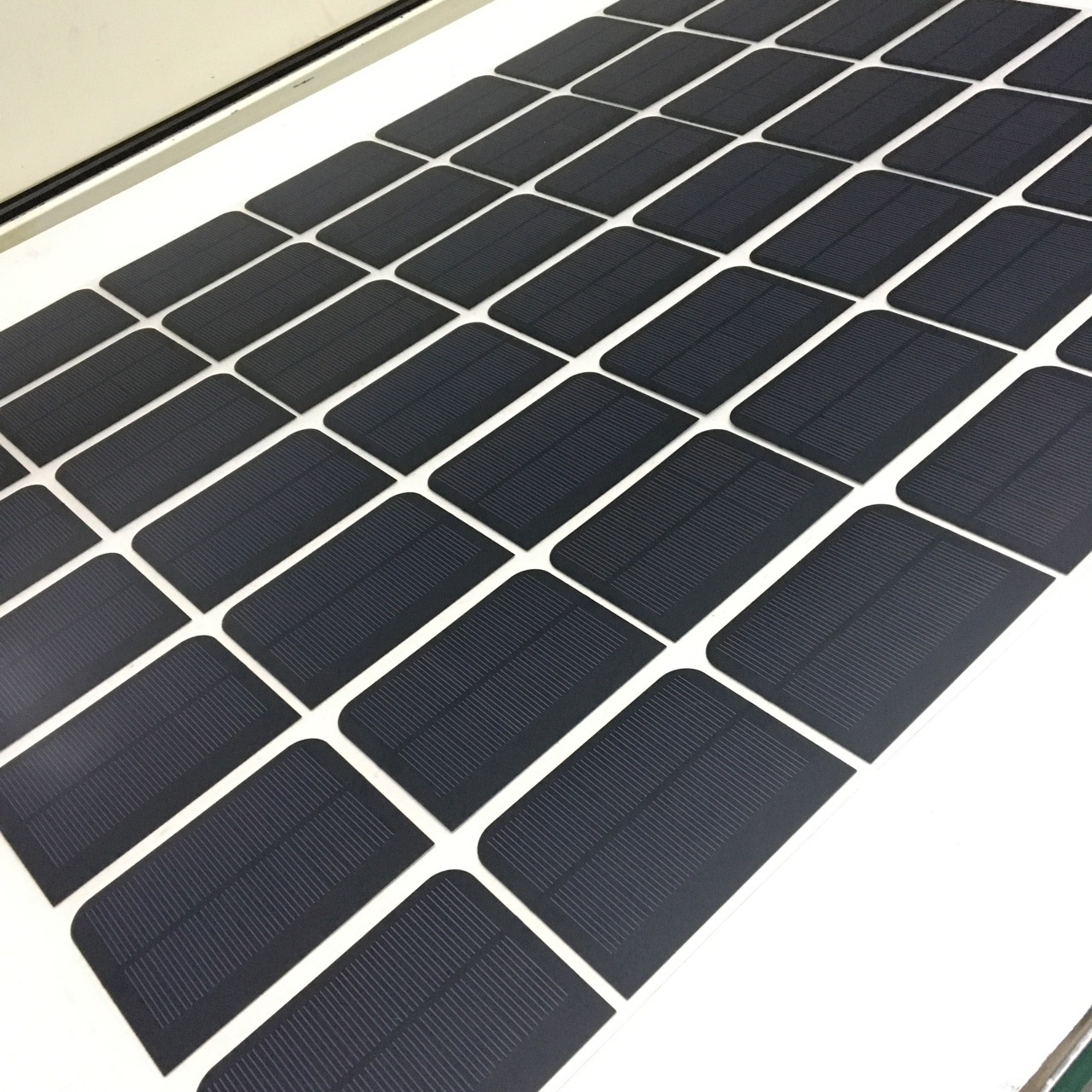 长期供应小系统专用太阳能板多晶硅电池板光伏发电系统家用发电板