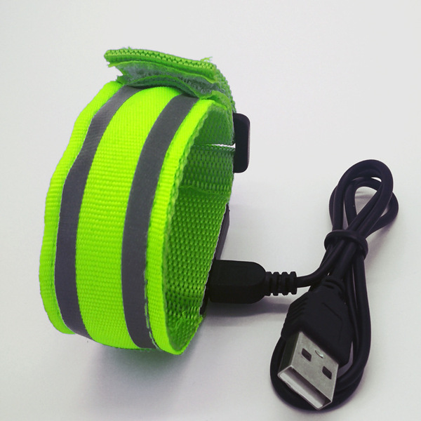 Retroreflective flashing bracelet