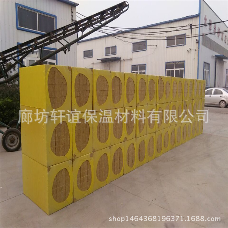 2394171940_1745103559