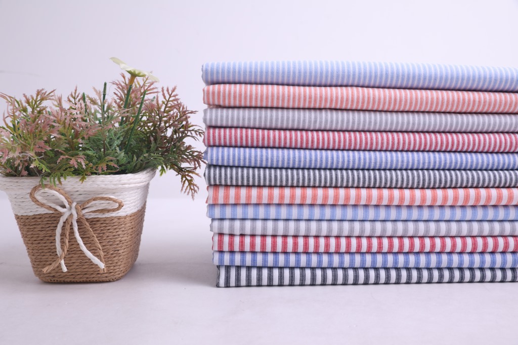 厂家现货 全棉提花面料 条子 衬衫面料 时尚提花条衫衣时装面料等