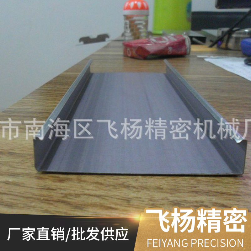 直销欧姆龙导轨u型冷弯成型机 卡式龙骨机 不锈钢冷弯成型机设备