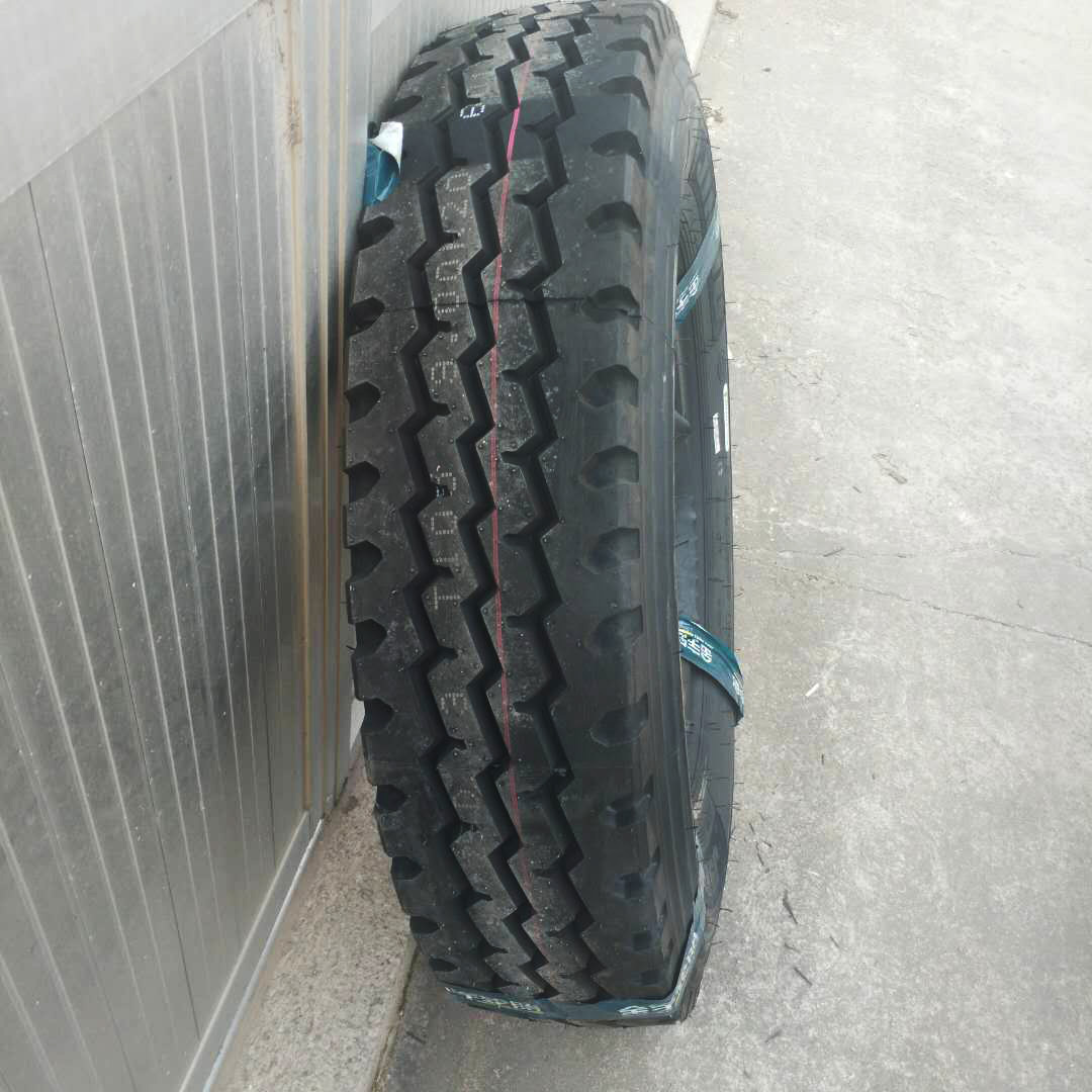 现货销售9.00R20 全钢卡车轮胎三线花纹轮胎 耐磨 三包防滑