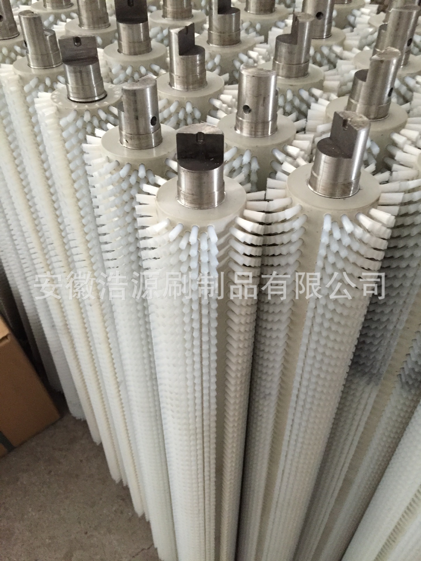 厂家生产羊毛刷辊杜邦丝毛刷除尘工业刷辊清洁软毛刷批发