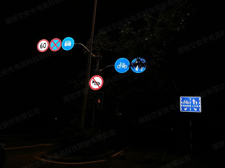 LED主动发光标志牌 太阳能方形人行横道标志交通标志牌反光路牌-阿里巴巴