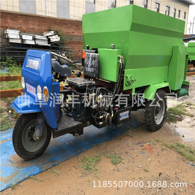 天津柴油撒料车价格 料槽送料喂料车