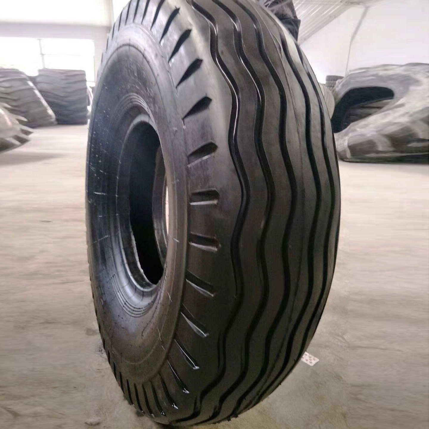 厂家促销  1600-20 沙漠轮胎 16.00-20 防滑耐磨