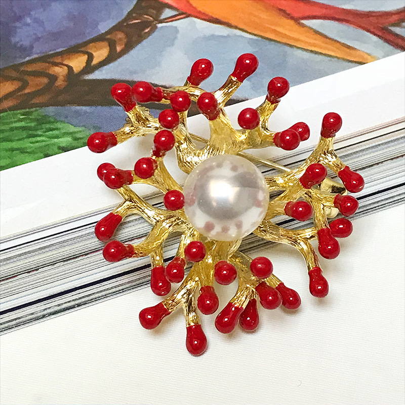 Spille per alberi a foglia rossa, spille a conchiglia, perle in lega, strass, accessori di abbigliamento alla moda_voghion.com