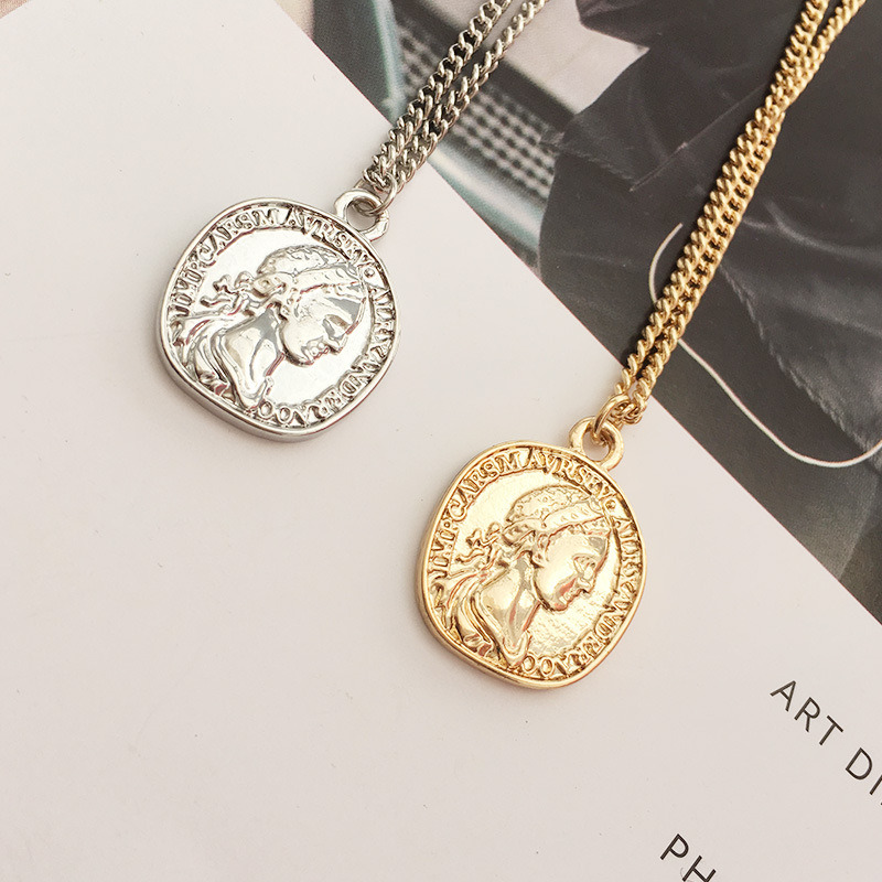 Korea Fashion Retro Gold Coin Necklace display picture 5