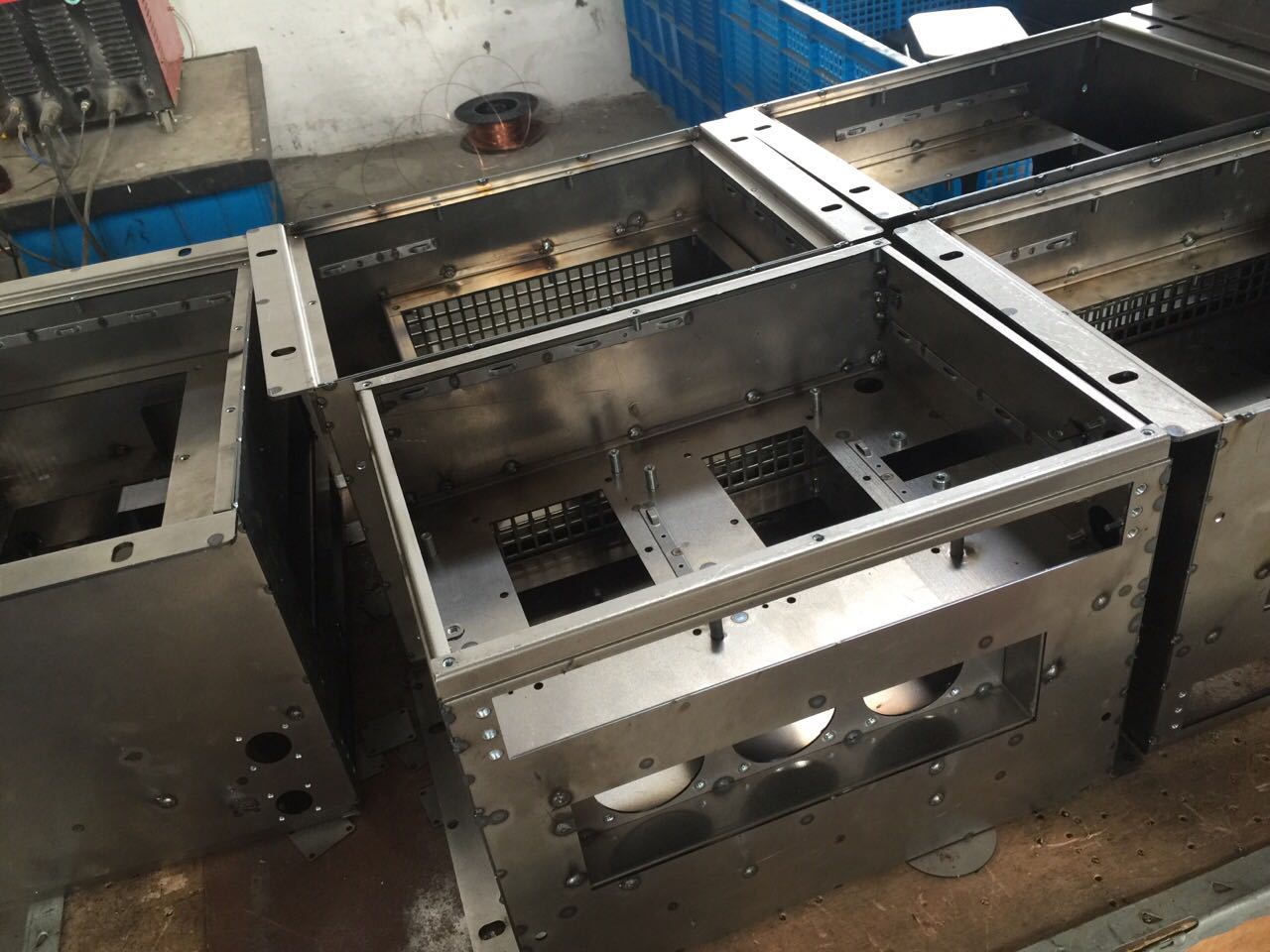 激光数控剪折冲精密钣金加工及喷涂、电气、装配成套