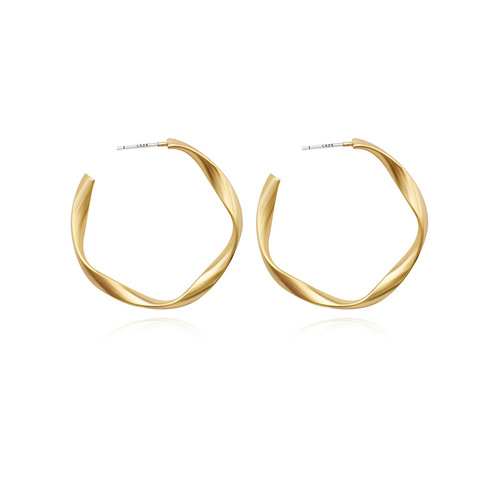 Japanese and Korean S925 silver needle large circle earrings, simple and elegant matte gold design, versatile earrings for women, C-shaped ear jewelry