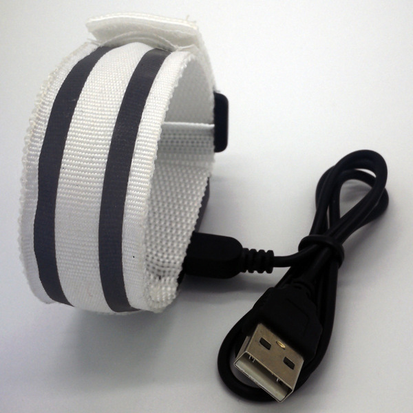 Retroreflective flashing bracelet