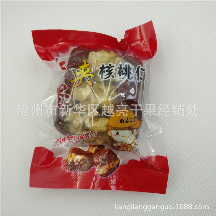 厂家直销 红枣夹核桃  核桃枣夹心 美味搭配哦