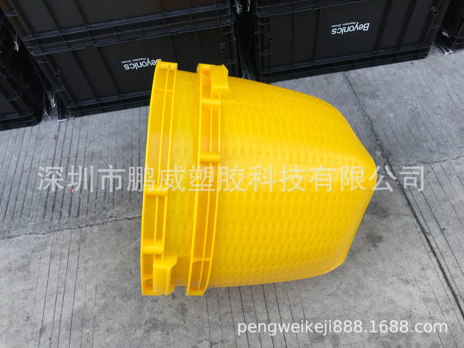 鹏威厂家新模出品圆形筐 底部带孔黄色周转筐 1.75KG塑胶运输圆筐