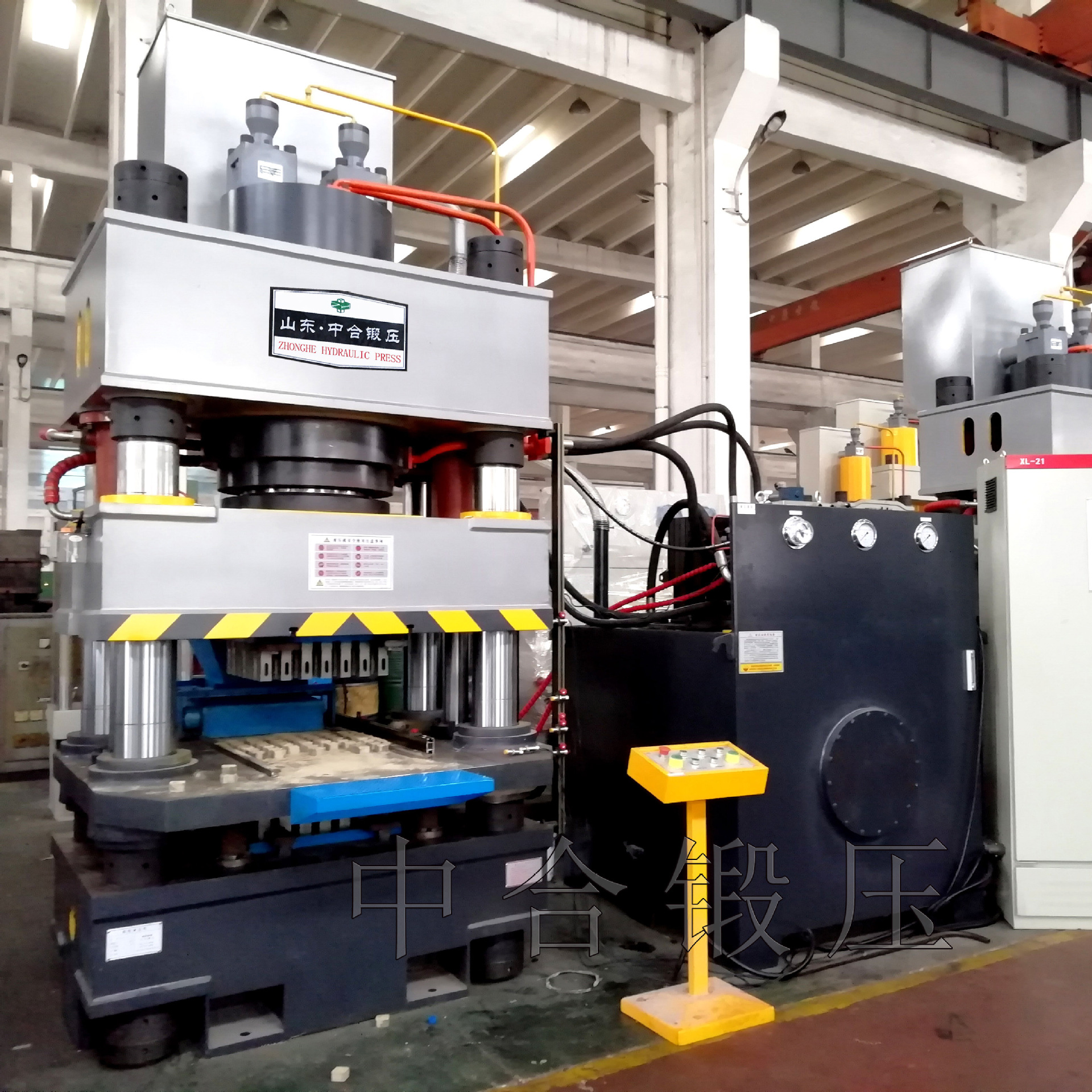 中合新推出伺服控制全自动鱼饵压块机 500吨鱼饵压块成型液压机