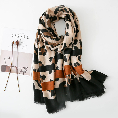 Leopard print versatile cotton and linen scarf, new Korean style temperament seaside vacation beach towel, women's sun protection shawl