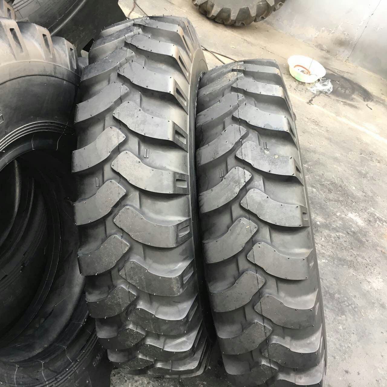 现货供应 前进 12.00-20 E-2B八字块花越野花纹载重量轮胎