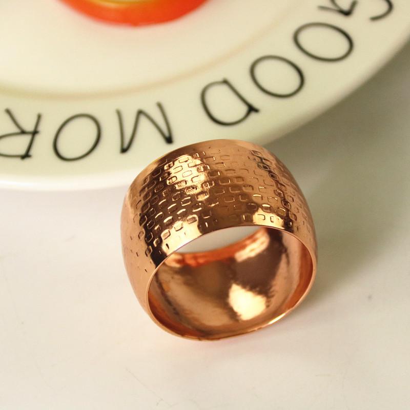 Hotel de estilo occidental de oro tambor servilleta anillo metal patrón servilleta anillo galvanoplastia boca paño anillo servilleta hebilla fábrica al por mayor