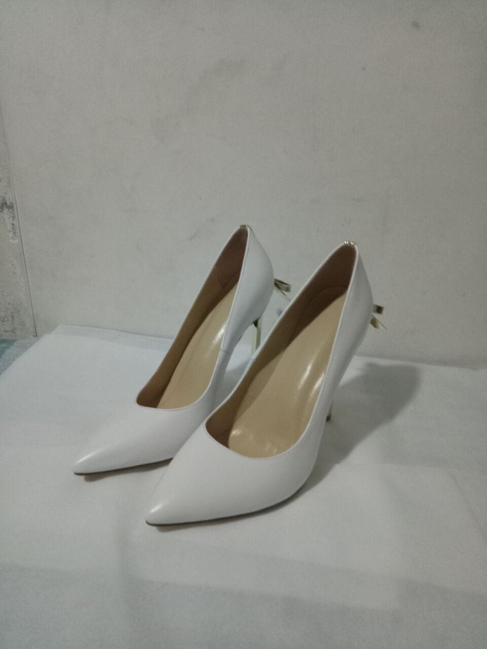 Chaussures simples à la mode pointues à la mode talon en forme de nœud talon haut blanc femmes_voghion.com