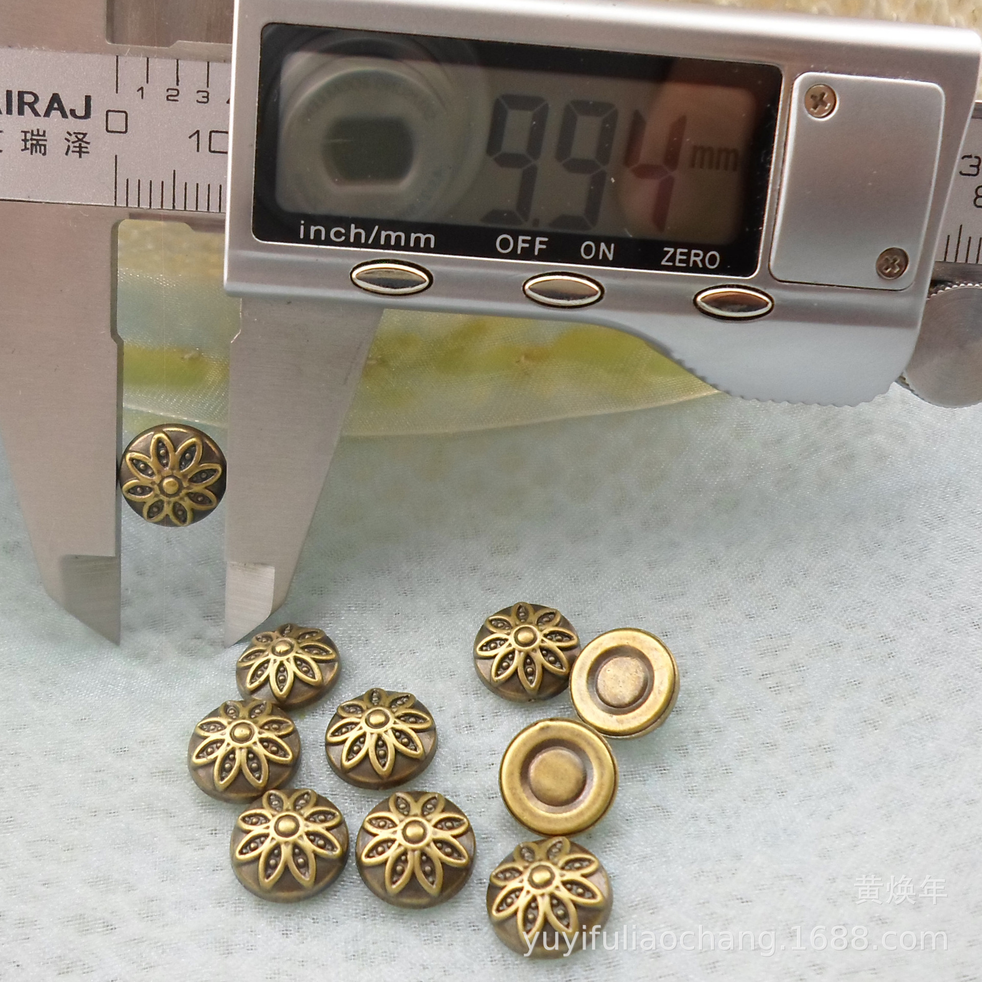 （塑料）10MM塑料圆形压花塑胶服饰服饰袜子装饰铆钉配件