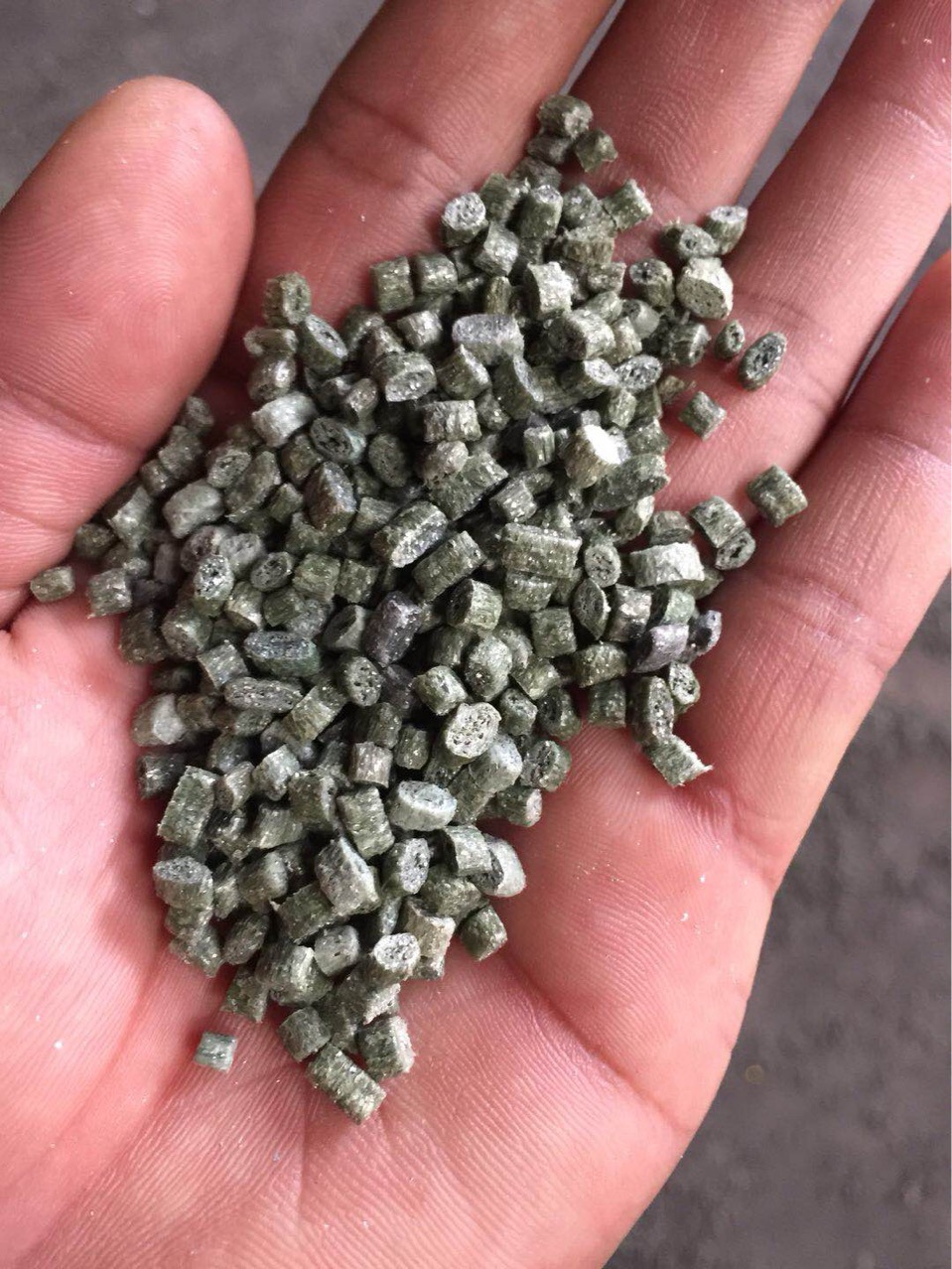 PE复合铝颗粒，PE压塑料 铝塑料，压可注农用桶，盆等