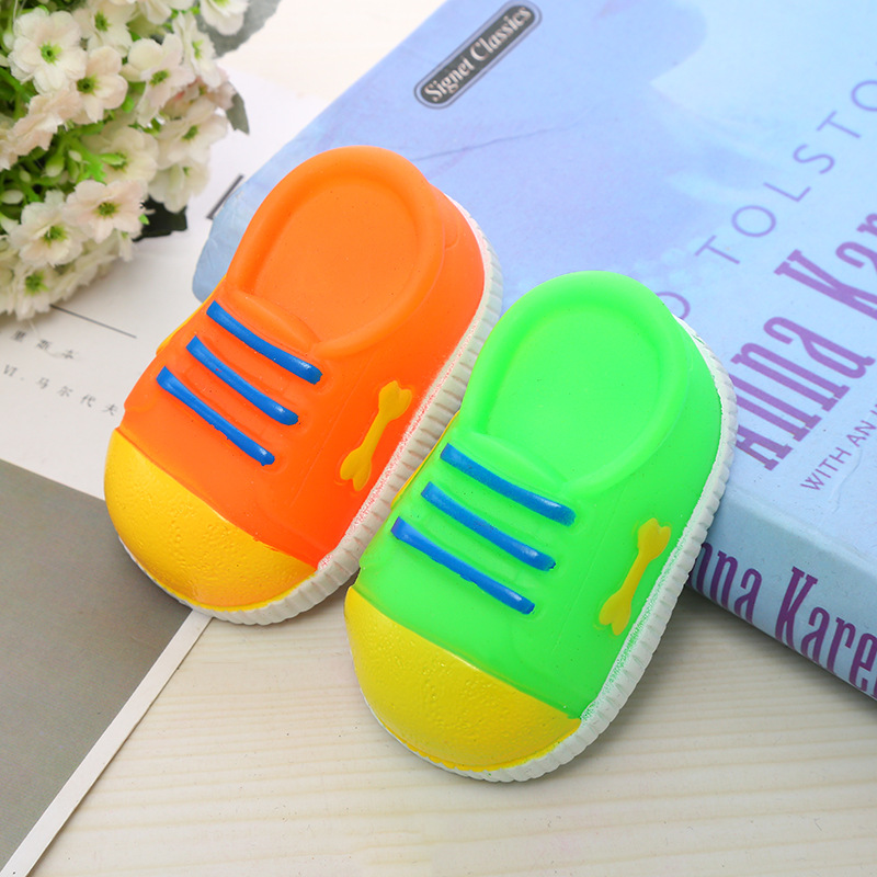 Zapatos de sonido de vinilo lindo perro de dibujos animados gato resistente a los mordiscos molares juguete para mascotas suministro directo de fábrica al por mayor