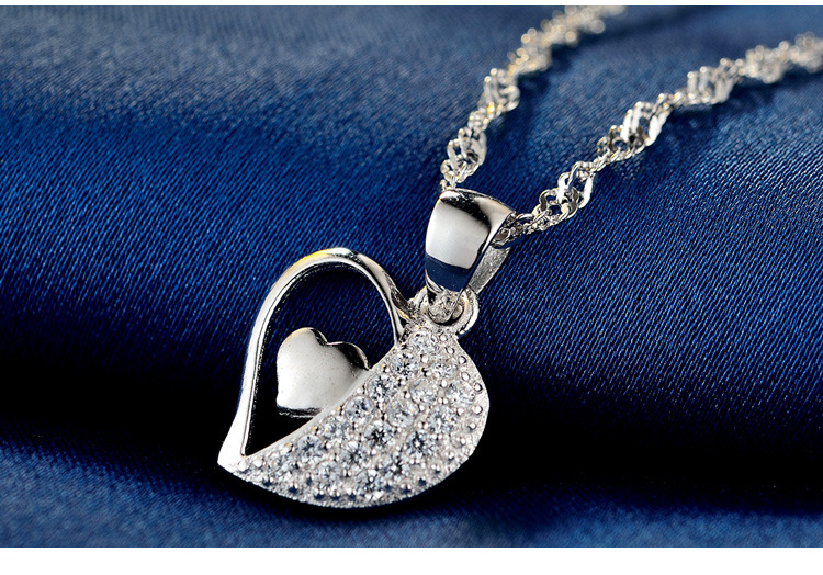 S925 Silver Pendant Fashion Micro-encrusted Zircon Heart Pendant No Chain display picture 4