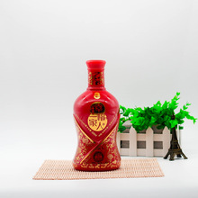 定制一斤装高白料玻璃瓶 高白料元宝瓶喷红色烤金花郓城喷涂酒瓶