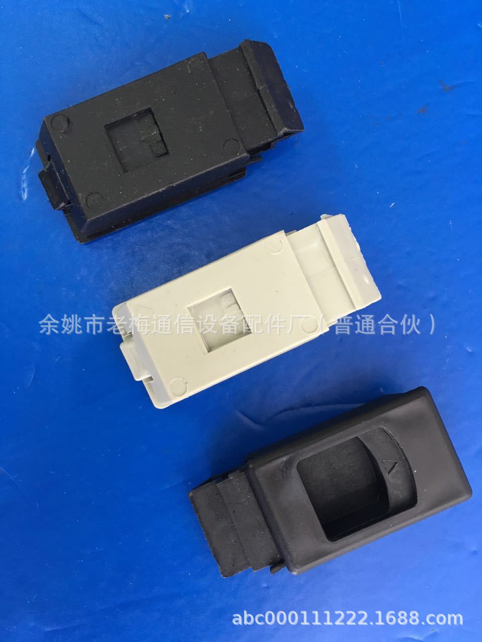 终端盒门扣(外径60*25*15)、三耳盘纤轮、二叶线环、小直熔盘