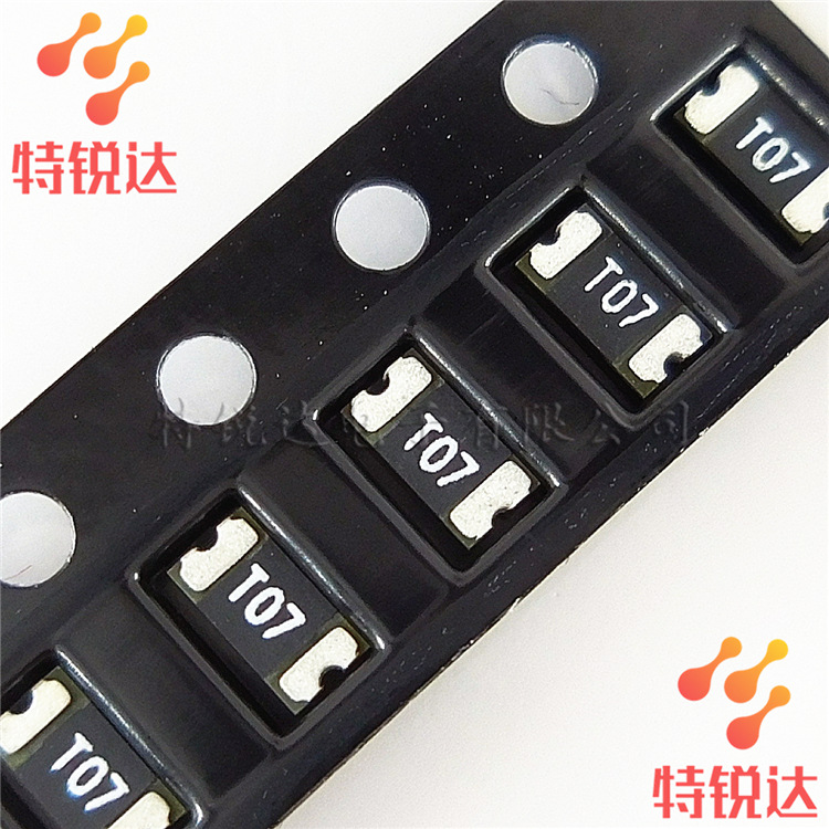 SMD1206P075TF 0.75A 丝印：T07 贴片PTC自恢复保险丝 全新现货