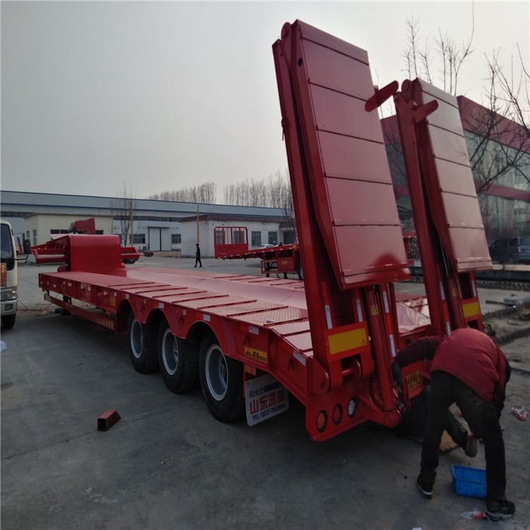 工程机械运输挂车 12.5米勾机挂车可以做二轴三轴
