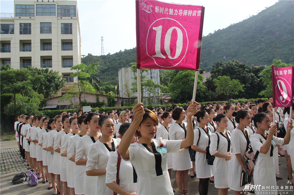 龙城短期化妆学校？新时代深圳美发培训学校 推荐就业