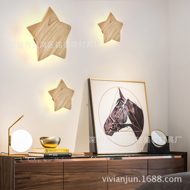 Nueva lámpara de pared de madera maciza creativa sala de estudio de madera lámpara japonesa y coreana moderna LED estrella niños lámpara de pared decorativa