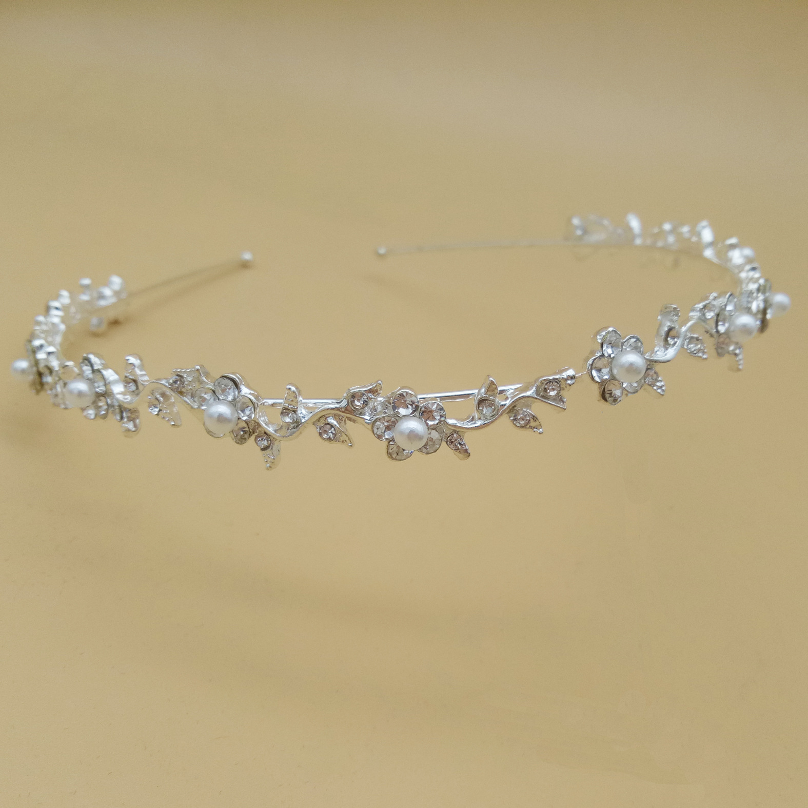 Simple Style Flower Imitation Pearl Alloy Rhinestone Hair Band 1 Piece display picture 1