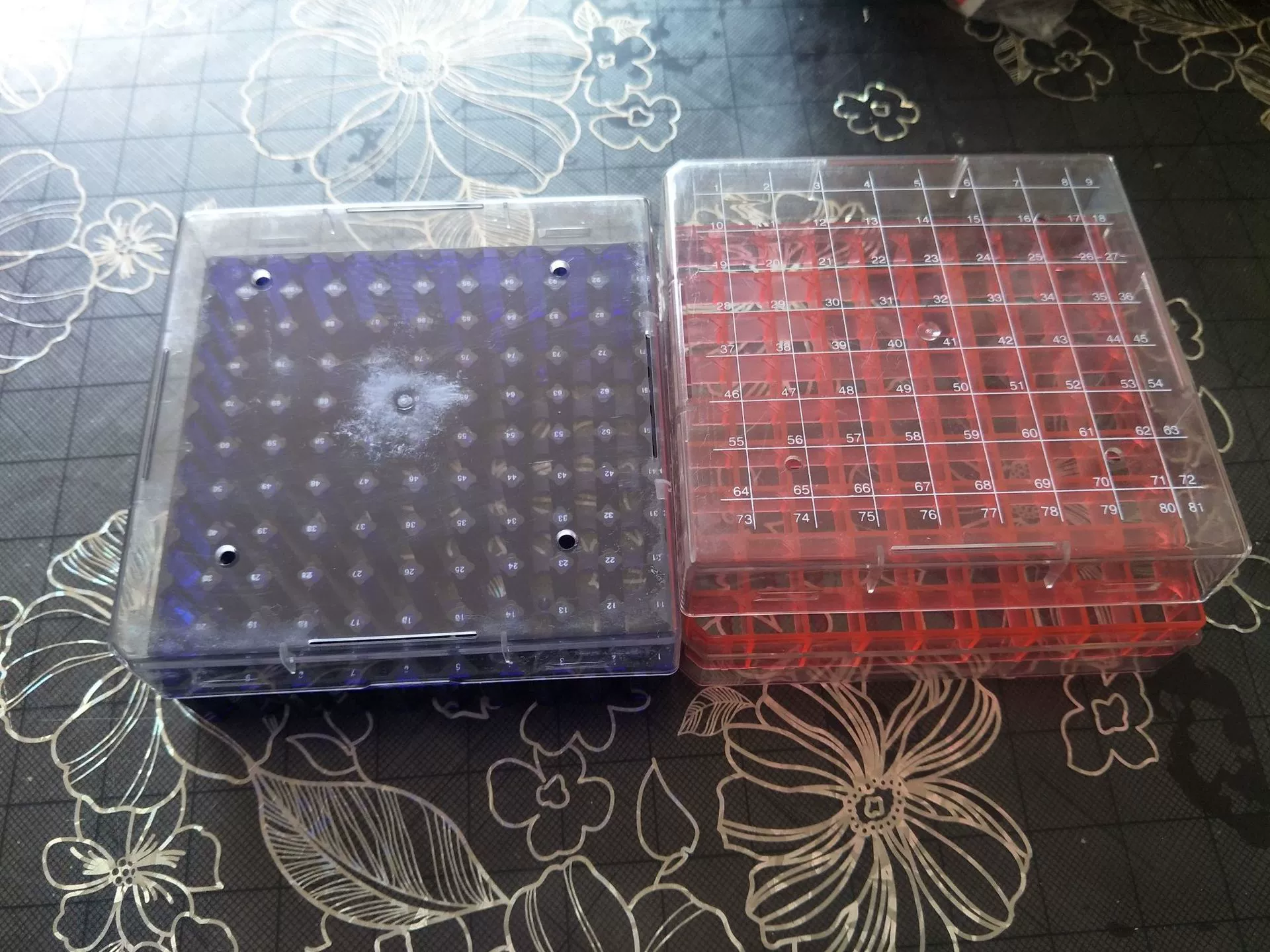 PC материал 81 сетка замороженный ящик 1.8ml 2.0 морозильная трубка сверхнизкая температура Жидкий азот высокая температура и низкая температура