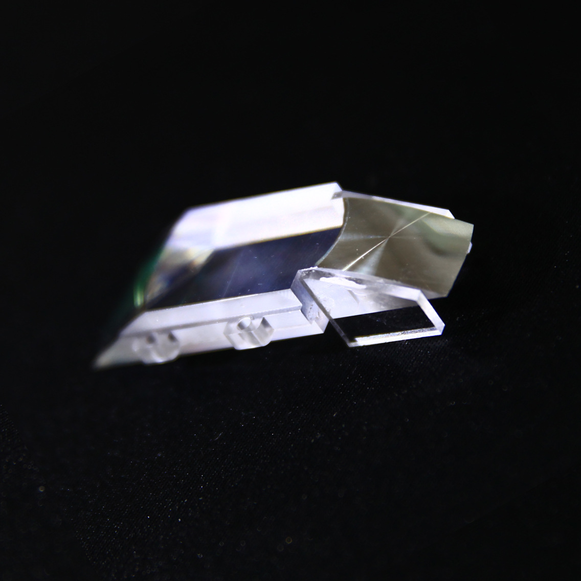 定制各类异形光学棱镜  塑料&玻璃棱镜加工