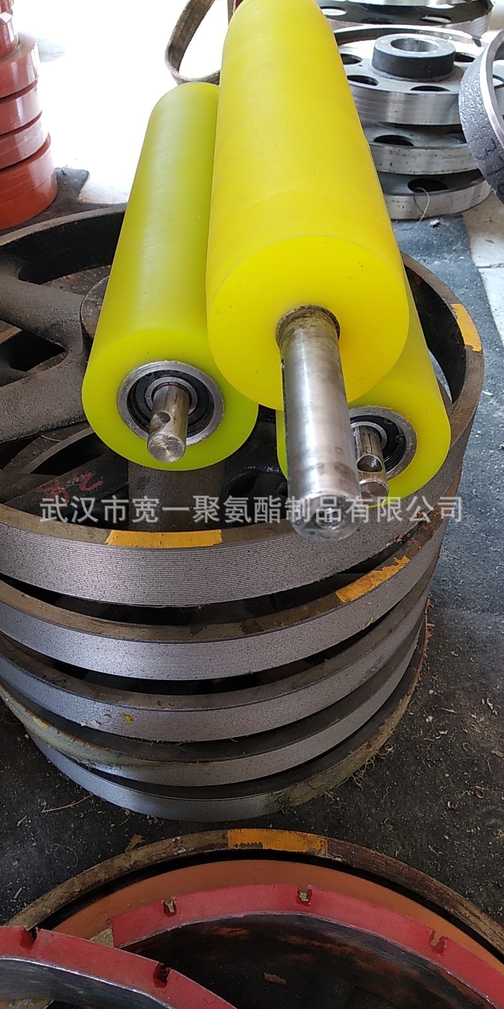 供应湖北提升机输送皮带用胶辊包胶，滚筒包胶，胶轮包胶