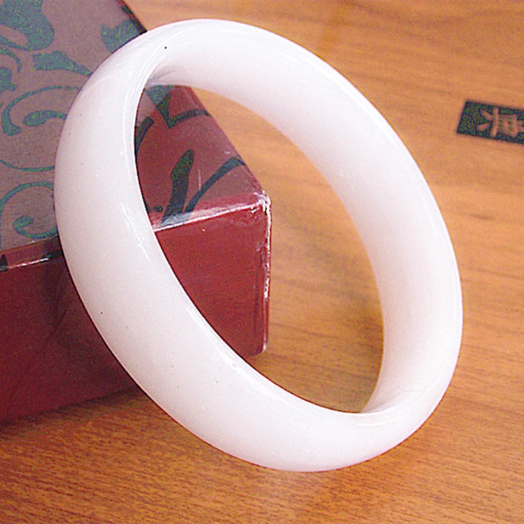 B3 store ten yuan store hot sale jewelry supply sheep fat white jade flower Jade glass imitation jade bracelet