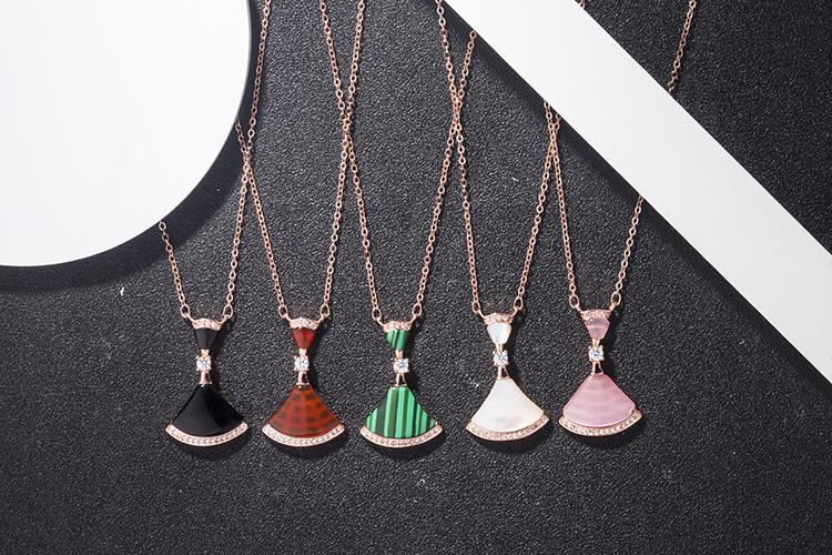 Elegant Simple Style Dresses Sterling Silver Plating Inlay Rhinestones Agate Shell Pendant Necklace display picture 2