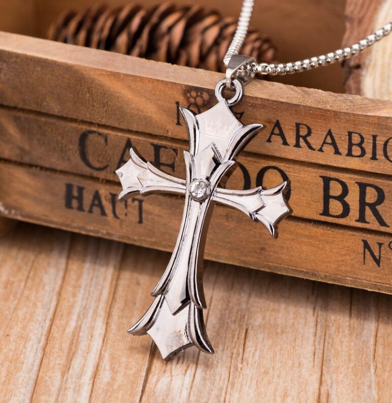 Ciondolo in acciaio al titanio alla moda con personalità, corona autoritaria, collana con croce, gioielli da uomo alla moda, pistola, nero_voghion.com