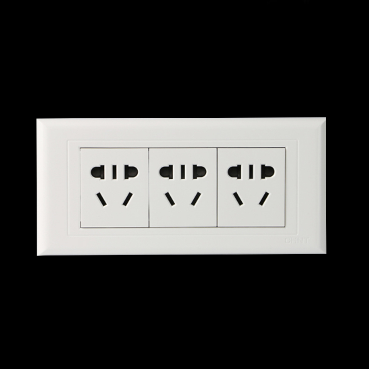 正泰118型开关插座面板白色家用15孔插座九孔插座多联五孔电源 薄