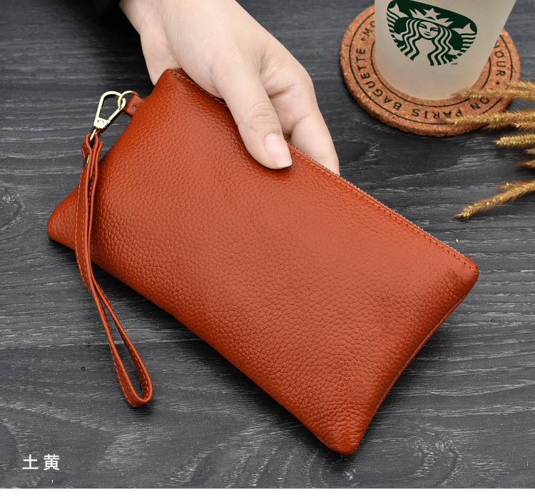 흙 같은 노란색