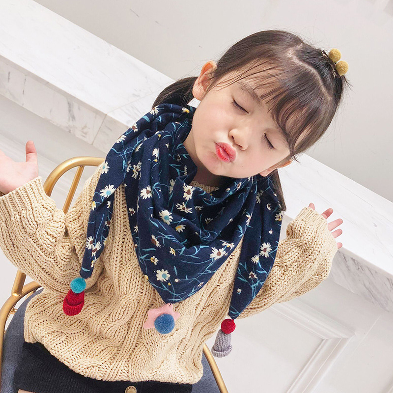 Korean version of autumn and winter cotton and linen children's scarves for boys and girls cartoon triangular scarves for babies, saliva wipes for babies, and warm baby necklaces